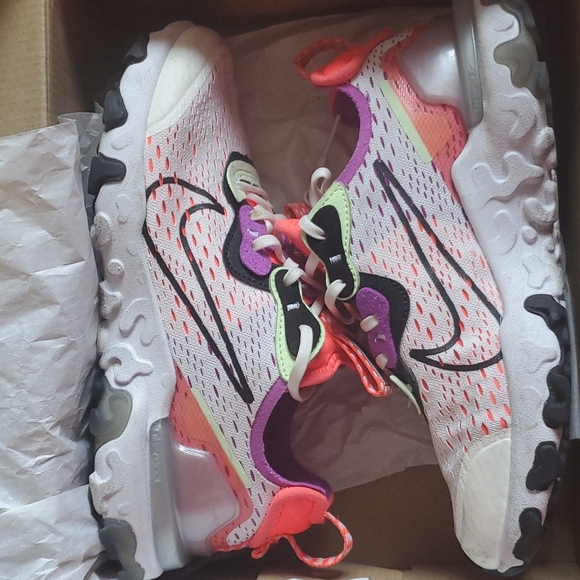 Nike React Vision [GS] - Picture 3 of 9